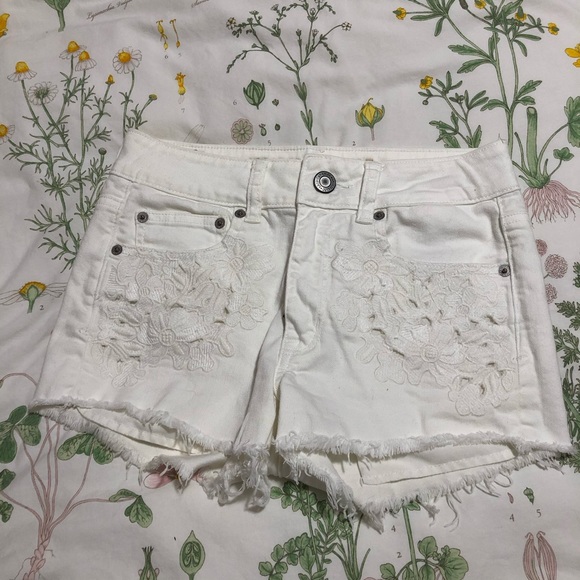 American Eagle White Floral Hi Rise Jean Shorts - Picture 3 of 6
